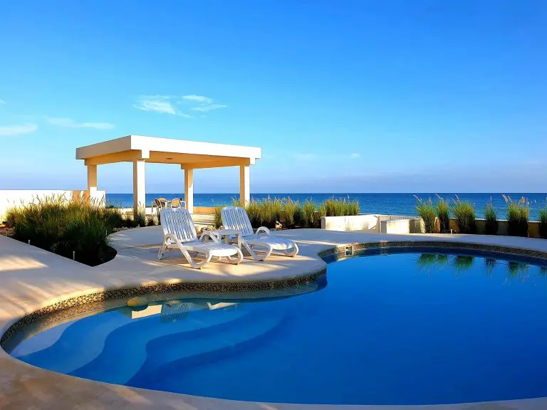 CASA DE LUJO EN VENTA FRENTE A LA PLAYA EN CHUBURNÁ