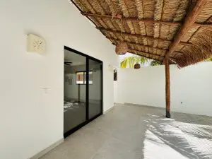 CASA COMPLETAMENTE RENOVADA EN CHELEM