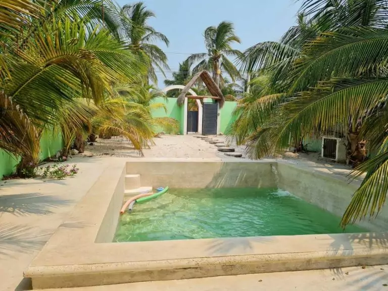 piscina a una Cuadra de la Playa en Chelem