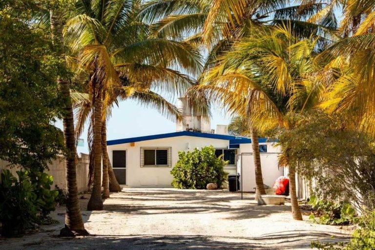 Parte trasera de la casa Casa frente al mar en Chelem