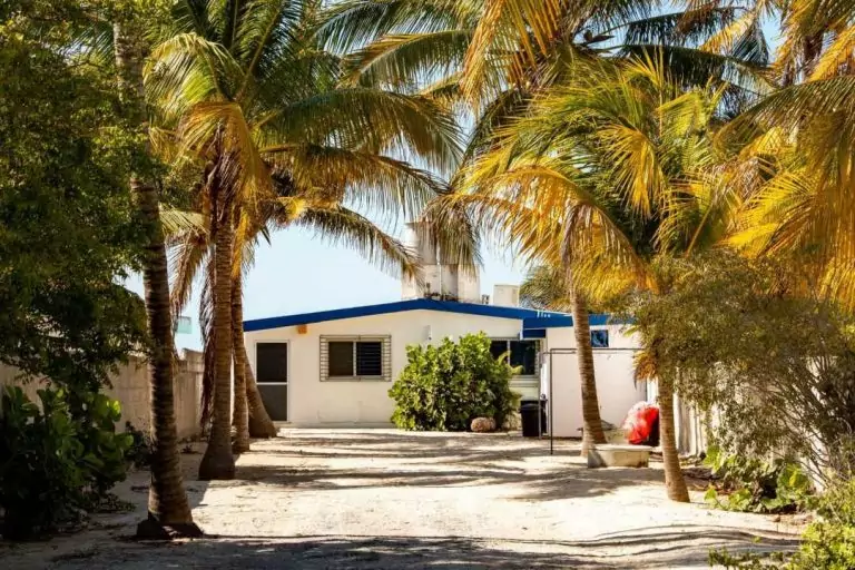 Parte trasera de la casa Casa frente al mar en Chelem